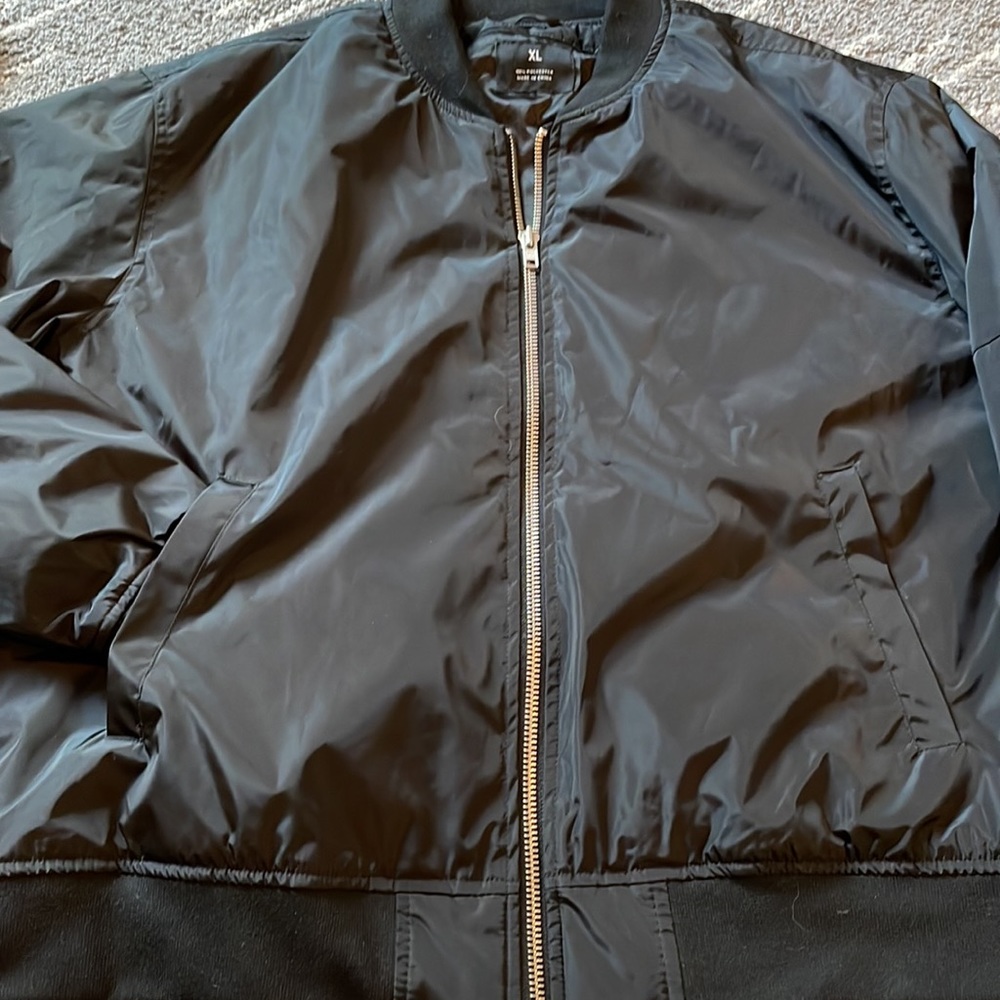 Men’s Jacket - Picture 3 of 4